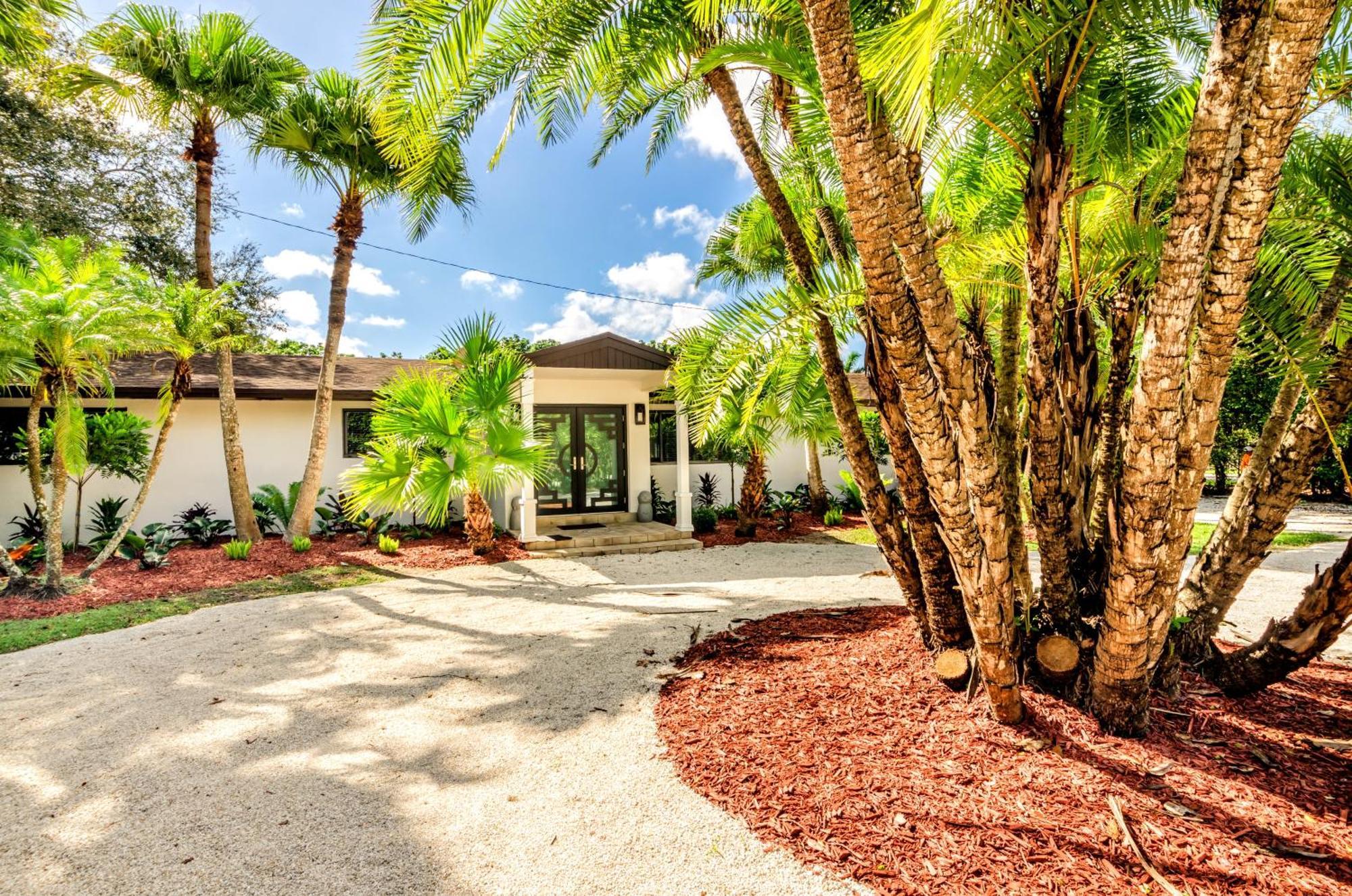 Villa Magical Wonderkoi House In A Japanese Koi Garden Miami Esterno foto